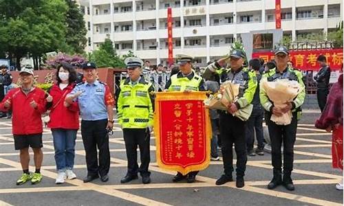 警察大队为高考护航,派出所为高考护航